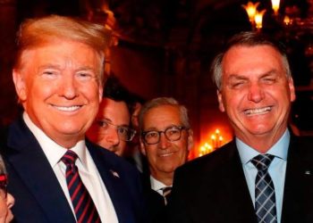 Tiene COVID-19 funcionario brasileño que se reunió con Trump y Bolsonaro