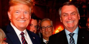 Tiene COVID-19 funcionario brasileño que se reunió con Trump y Bolsonaro