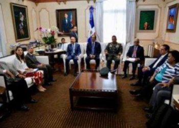 Danilo Medina sigue evolución coronavirus; reúne funcionarios