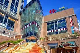 Dos empleados  entidad bancaria  torre Acrópolis en observación por coronavirus