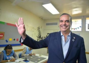 Luis Abinader asegura que «inició el cambio» y llama a la gente a votar en calma
