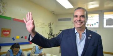 Luis Abinader asegura que «inició el cambio» y llama a la gente a votar en calma