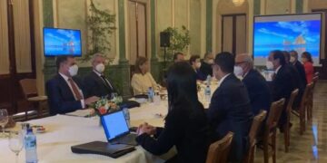 Las comisiones de transición de Danilo Medina y Luis Abinader se reúnen en Palacio Nacional