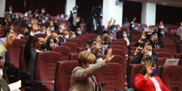 Diputados envían a Comisión proyecto busca reglamentar interrupción voluntaria del embarazo