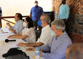 Presidente Luis Abinader promete que los hospitales de la provincia de Pedernales y todo el país serán eficientes