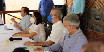 Presidente Luis Abinader promete que los hospitales de la provincia de Pedernales y todo el país serán eficientes