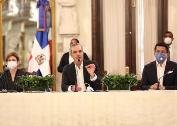 Abinader anuncia un amplio plan de medidas para favorecer la recuperación del turismo