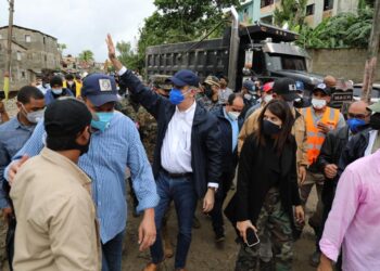 Abinader visita zonas afectadas por tormenta Laura y sobrevolará este lunes territorio nacional
