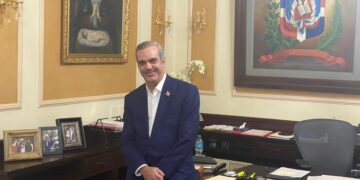 Abinader pide No colocar su fotografía en  las instituciones del Estado