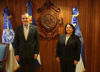 Presidente Luis Abinader destina 234.5 millones de pesos como apoyo financiero y logístico para desarrollar programa académico virtual de la UASD