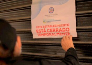 El Ministerio de Interior y Policía (MIP), dispuso el cierre de dos negocios de expendio de bebidas alcohólicas por violar el horario del toque de queda