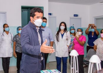 Omar Fernández inicia jornada de entrega de insumos médicos para combatir COVID-19