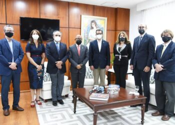 Presidente  Cámara de Diputados  recibe visita de dirigentes empresariales