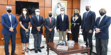 Presidente  Cámara de Diputados  recibe visita de dirigentes empresariales