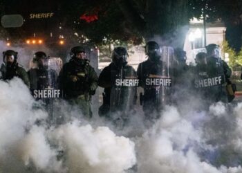 Al menos 2 muertos en tiroteo en la tercera noche de disturbios en Wisconsin