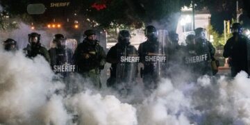 Al menos 2 muertos en tiroteo en la tercera noche de disturbios en Wisconsin
