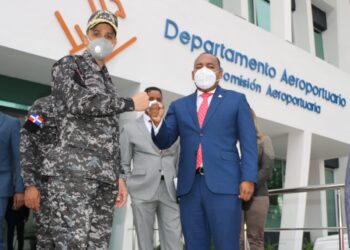 Departamento Aeroportuario y Policía Nacional coordinan acciones para fortalecer seguridad en aeropuertos del país