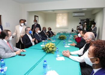 Presidente Luis Abinader inicia diálogo con líderes nacionales