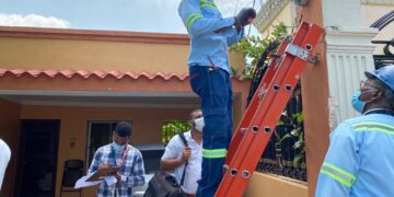 Edesur realiza visitas en el Sur para continuar con revisión de facturas por alto consumo