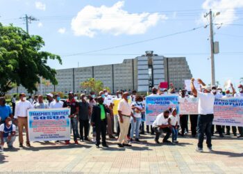 Micro empresarios del transporte turístico reclaman ayuda del gobierno