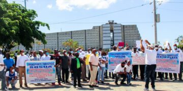 Micro empresarios del transporte turístico reclaman ayuda del gobierno