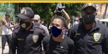 Oficiales de DICRIM y Ministerio Público responden ante caso de joven atacada con sustancia química; capturan responsables