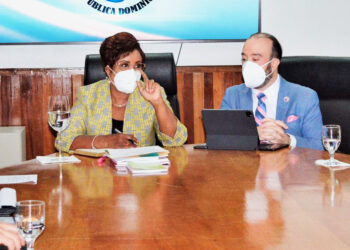 Josefa Castillo recibe respaldo del sector asegurador para mejoría en la fiscalización y transparencia