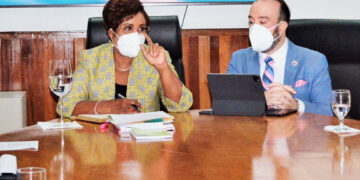 Josefa Castillo recibe respaldo del sector asegurador para mejoría en la fiscalización y transparencia