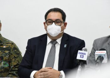 Autoridades de Salud proponen al Ejecutivo flexibilizar horario toque de queda