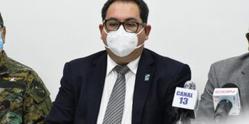 Autoridades de Salud proponen al Ejecutivo flexibilizar horario toque de queda