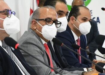 Autoridades de Salud proponen al Ejecutivo flexibilizar horario toque de queda