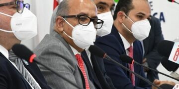 Autoridades de Salud proponen al Ejecutivo flexibilizar horario toque de queda