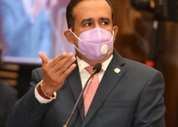 El diputado Victor Suarez, acusa al Expresidente Danilo Medina de dictador y presenta renuncia