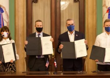 Gobierno firma acuerdo con Estados Unidos donde el país podrá acceder hasta 2 mil millones de dólares