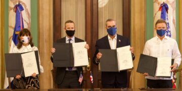 Gobierno firma acuerdo con Estados Unidos donde el país podrá acceder hasta 2 mil millones de dólares