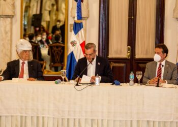 Presidente Abinader crea mediante decreto 588-20 Mesa Presidencial de la Industrialización