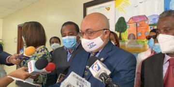 El diputado PRM Jesús Ogando denunció que más de ocho mil maestros devengan sueldo de conserje