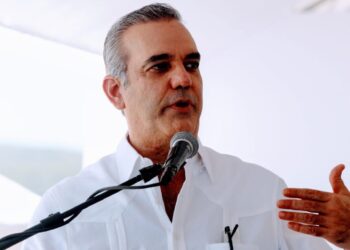 Con una inversión de 30 millones de dólares, presidente Abinader da primer picazo para rehabilitación del Puerto de Barahona