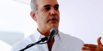 Con una inversión de 30 millones de dólares, presidente Abinader da primer picazo para rehabilitación del Puerto de Barahona