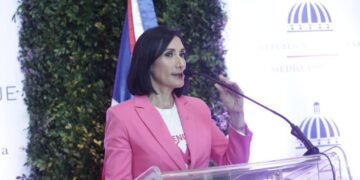 Primera Dama se compromete afiliar a miles de mujeres en SENASA  y chequeos gratuitos para detectar cáncer de mama