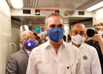 El presidente Luis Abinader realiza un recorrido en el Metro de Santo Domingo para conocer la funcionalidad de ese transporte colectivo