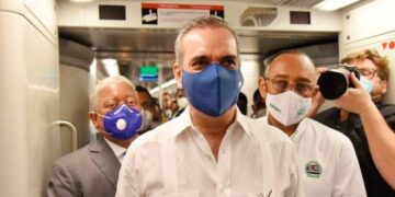 El presidente Luis Abinader realiza un recorrido en el Metro de Santo Domingo para conocer la funcionalidad de ese transporte colectivo