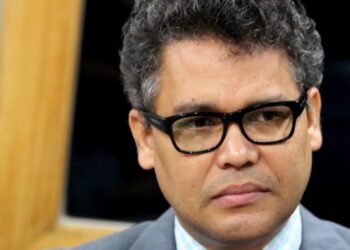 Convocatoria a la Plaza de la Bandera con baja asistencia