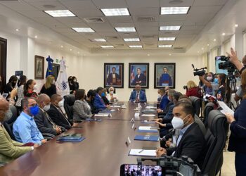 Mesa Veeduría acompañará Compras y Contrataciones del MINERD  Ministro Fulcar proclama primera lección es la ética y la transparencia