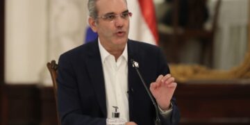 Gobierno firma contrato con empresa Apache Corporation para exploración y explotación de hidrocarburos en cuenca de SPM    