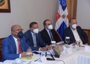 Presidente de la Cámara de Diputados, realiza encuentro con representante sector empresarial del país