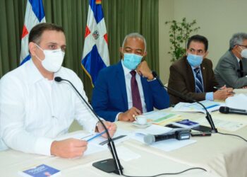 Comisión Bicameral encargada del estudio del proyecto de Ley de Presupuesto  escucha explicaciones del ministro de Hacienda