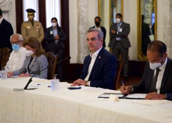 Gobierno firma acuerdo  US$ 40 millones  con empresa británica AstraZeneca para adquirir 10 millones de dosis de la vacuna contra el COVID-19