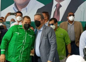 Oficialmente alcalde SDN Carlos Guzmán deja el PLD  y se va con Leonel