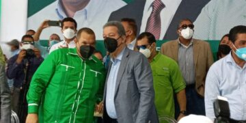 Oficialmente alcalde SDN Carlos Guzmán deja el PLD  y se va con Leonel